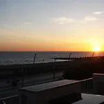 Διαμέρισμα Seafront In *