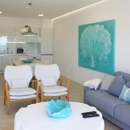 Front Sea Apartament *